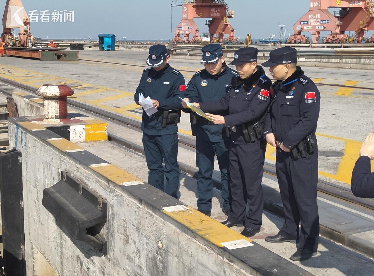 上海宝山海警局春节联合执法：守护辖区水上安全