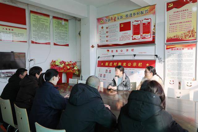 沁阳市检察院春节慰问：履行检察职能，温暖人民群众 春节将至，沁阳市检察院深入帮扶村开展走访慰问