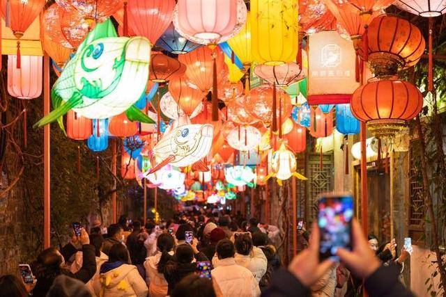 海外华人的春节：独特情怀与别样庆祝 春节：从中国走向世界的节日狂欢