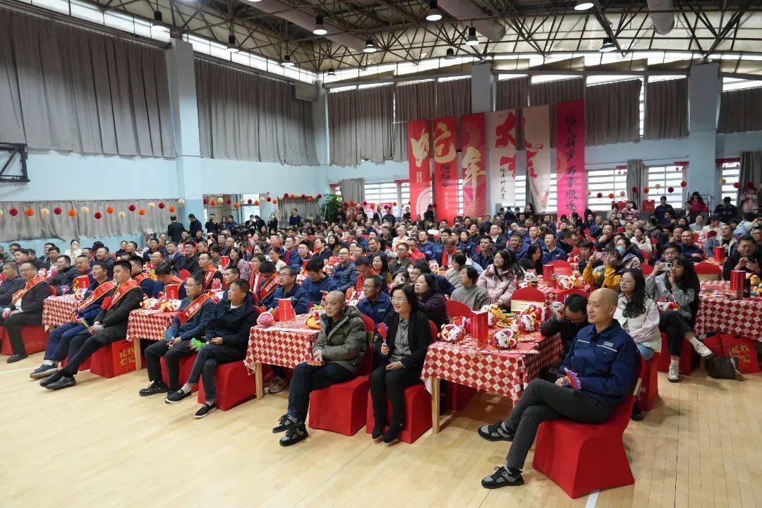 团拜会：多元节目与趣味游园的大集会