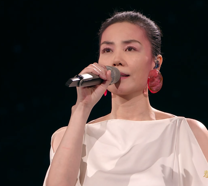 2025春晚：明星妆造大赏，亮点与槽点并存 2025春晚：群星璀璨，妆造背后的故事