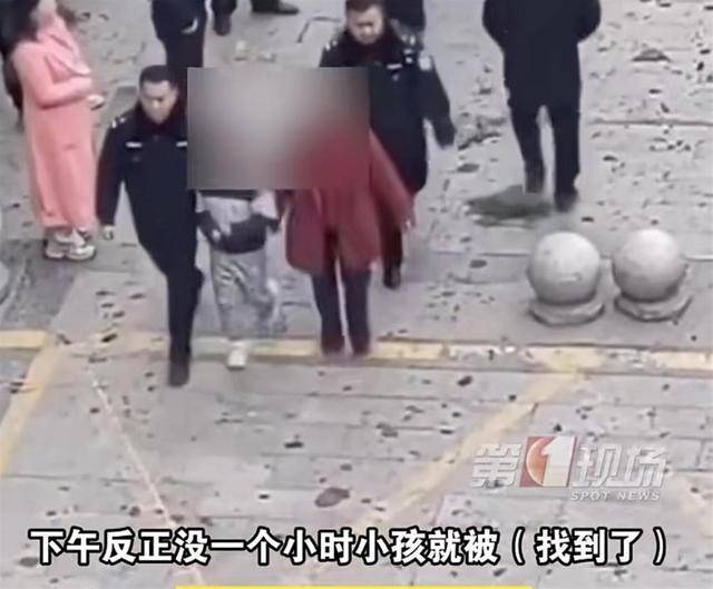 四川内江：男孩鞭炮引爆化粪池，车辆被炸翻