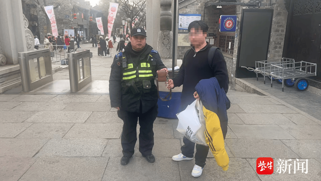 相机不慎遗失，南京民警与保安携手让它物归原主
