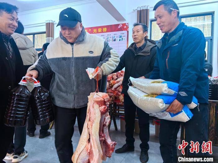咸宁黄荆塘村8组：村民喜领分红与物资，环境还变好啦，黄荆塘村8组：集体收益增长，村民收获满满
