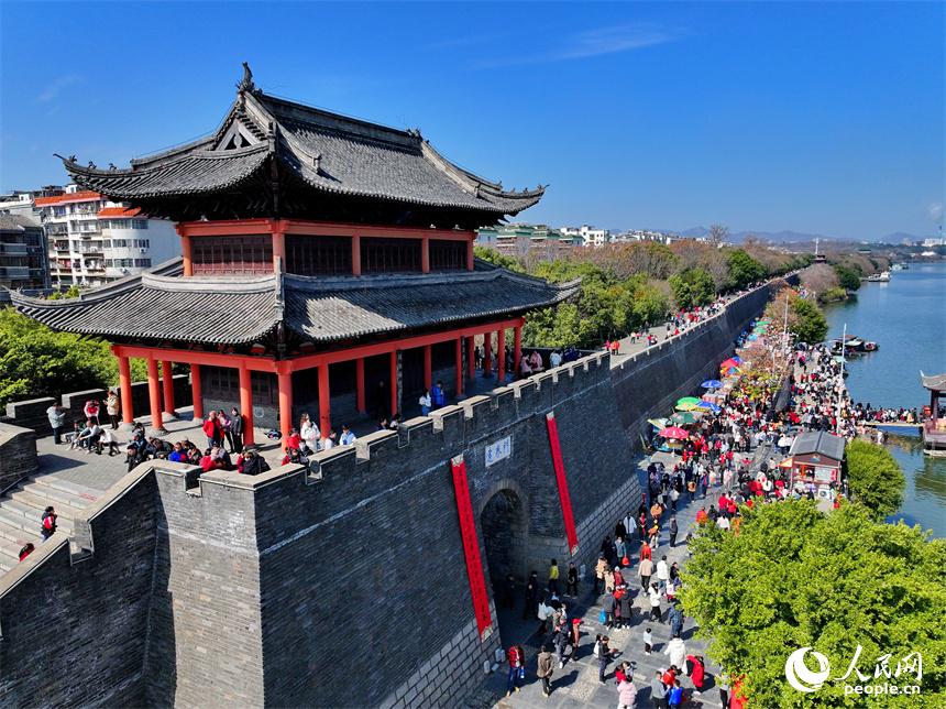赣州宋代古浮桥：历史韵味与游客热情的交融 赣州宋代古浮桥：游客纷至沓来的历史文化胜地