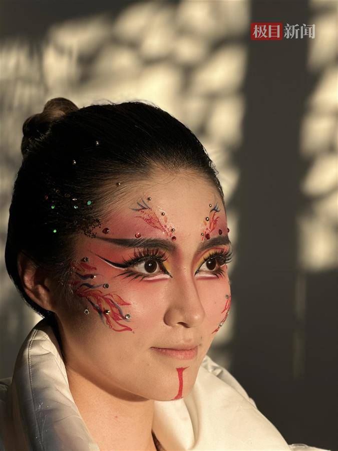 武汉工商学院学生登春晚：闪耀背后的汗水与坚持，110名武汉工商学院学生：放弃寒假登上春晚舞台