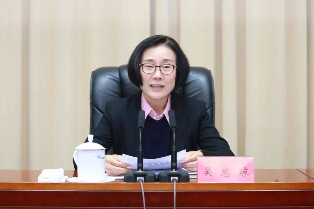 人大代表视察工作的政治站位与职能履行 人大代表集中视察：服务发展大局的关键