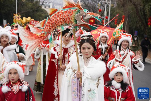 元宵佳节：传统习俗与美好寓意的盛宴，元宵节：赏灯、美食与新年新起点