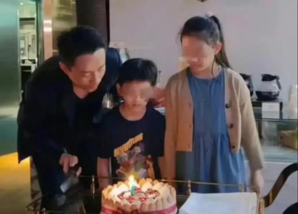 深夜动态引发的风暴：S妈宣战，张兰东京动作，S妈发动态讨公道，张兰东京布局？