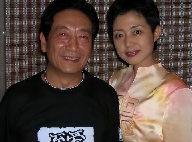 王奎荣：40岁逐梦演艺圈的励志传奇，王奎荣：梦想与爱情，年龄不是阻碍