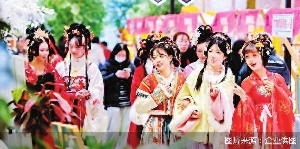 春节后商场营销不停：元宵节与2025年发展新策略 商场新动向：元宵节营销及2025年发展思路