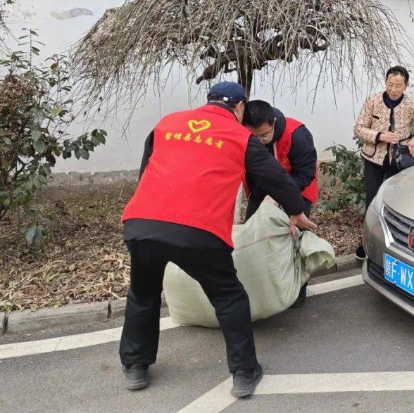 江口镇团委：推动志愿服务常态化，从校园周边开始