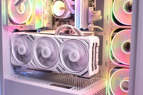 惊爆！影驰RTX 5080金属大师OC性能大揭秘 实测影驰RTX 5080金属大师OC：游戏与AI的新利器