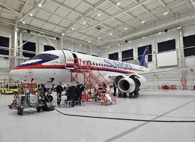 SJ - 100飞机：俄罗斯已组装11架机身，俄11架雅科夫列夫SJ - 100机身组装完成