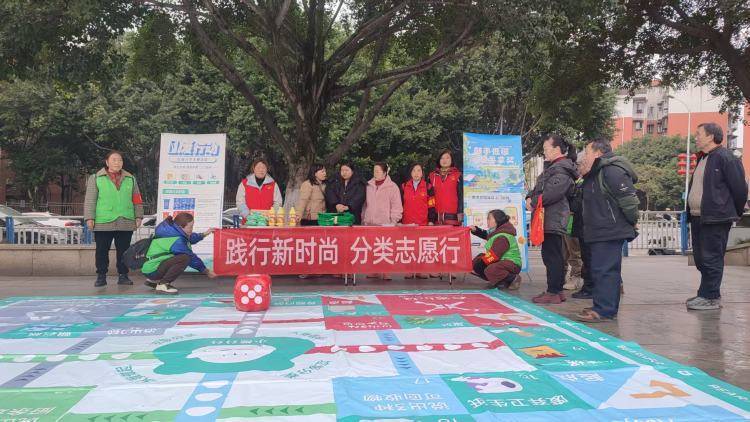 垃圾分类活动走进重庆两江新区社区，居民环保意识提升，重庆两江新区社区活动：志愿者助力垃圾分类知识普及