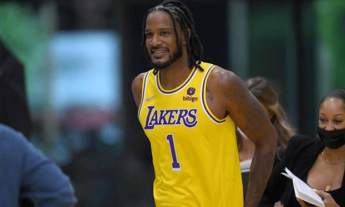 NBA季前赛大事件：湖人积极调整，西蒙斯交易波折，湖勇赛受瞩目，NBA季前赛资讯：湖人寻补强，西蒙斯交易遇坎，湖勇较量看点多