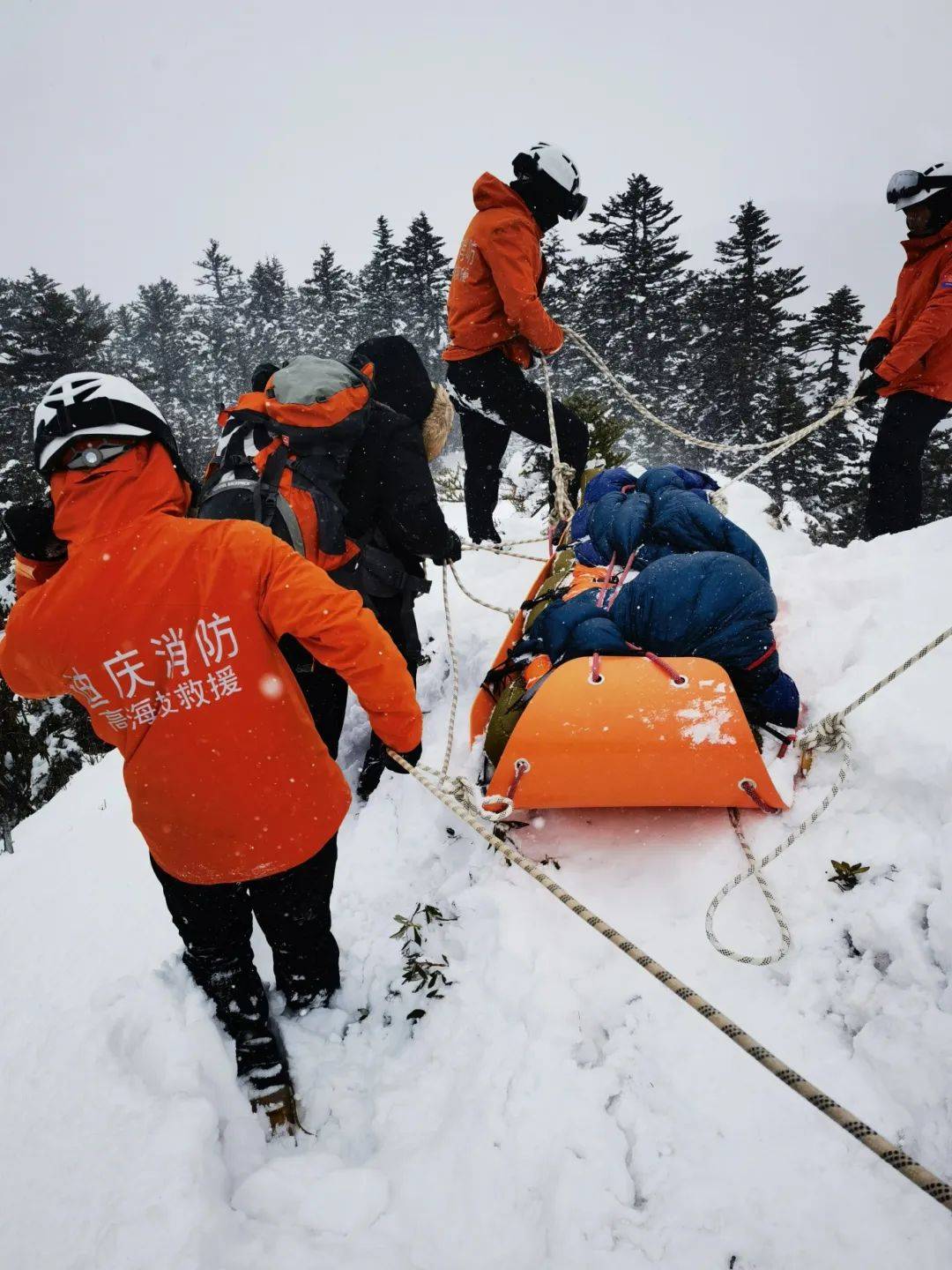 大年初二男子迟迟不归：被困后的生死救援，大年初二男子为何未归？救援背后的故事
