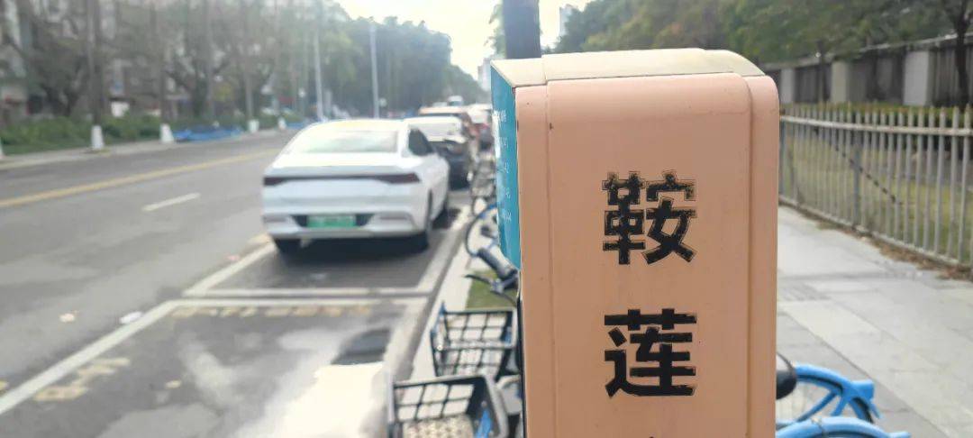 珠海23798个停车位出让，收费管控成焦点，珠海停车位出让：市民关注收费与合规性