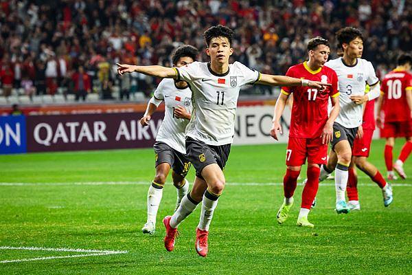 U20国青亚洲杯大捷：中国男足的崛起曙光，U20国青亚洲杯两连胜出线：中国男足焕新颜