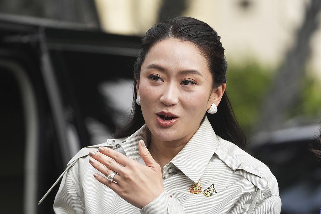 泰国总理佩通坦：捐旧书，让阅读传递 佩通坦推动旧书捐赠活动，鼓励孩子多阅读