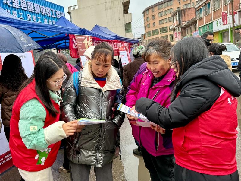 龙里县零工市场建设：就业服务新发展，龙里县“春风行动”：零工驿站助力就业与企业用工