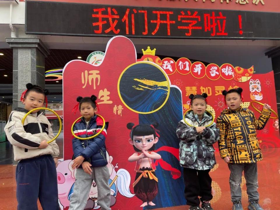桂林小学开学：传统与流行共舞的新学期开端，桂林小学开学：非遗传承与电影文化的奇妙碰撞