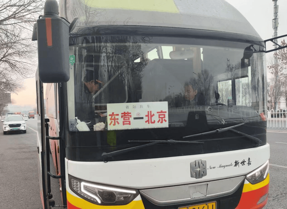 2025春运：交通人，风雪中的暖心坚守者