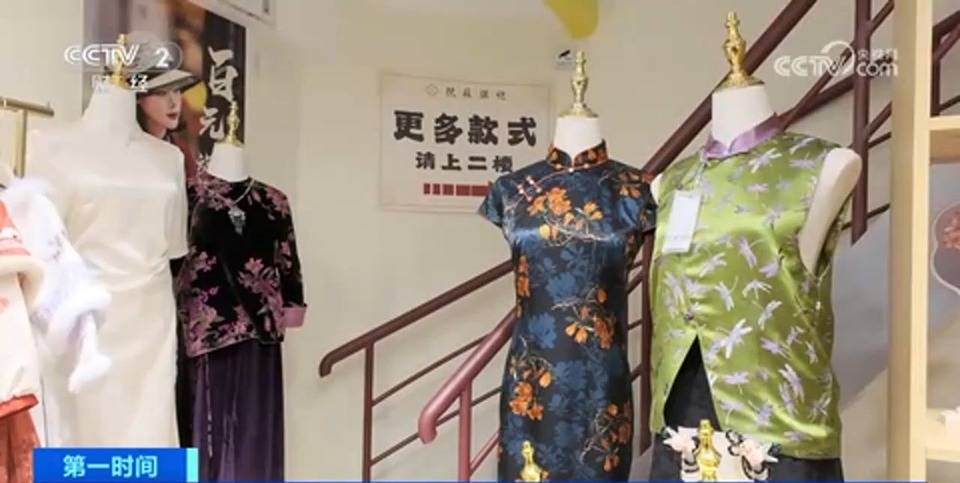 外国友人的中国春节之旅：感受浓浓年味，春节期间外国友人在中国：逛吃住行全体验