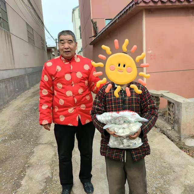 矿坑镇元宵志愿服务：为困境儿童送暖，“元宵送暖 童心有依”：矿坑镇的爱心传递