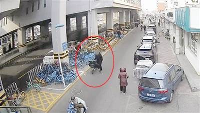 嫌打工累重操盗窃旧业，男子出狱三天再作案被拘 男子出狱三天后盗窃，民警破案将其刑事拘留