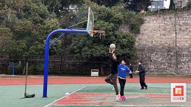 春节期间自贡市民运动场馆活力满满，大年初五：自贡市民运动迎新春
