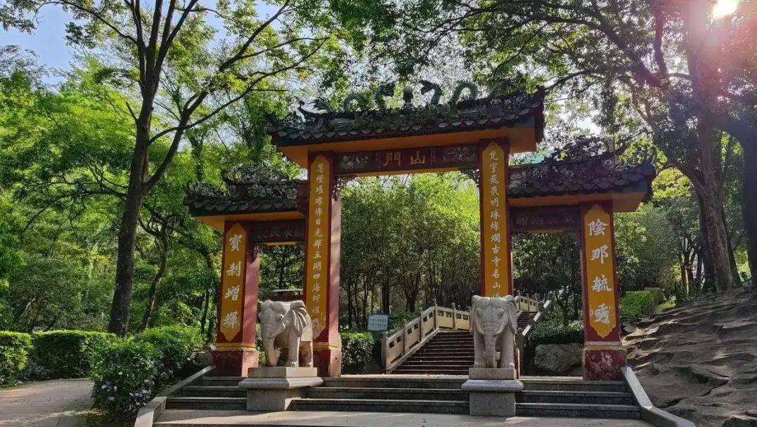 走进梅州：灵光寺祈福、赏樱，游客都人家一日游，超值梅州行：灵光寺祈福、赏樱及体验客都人家