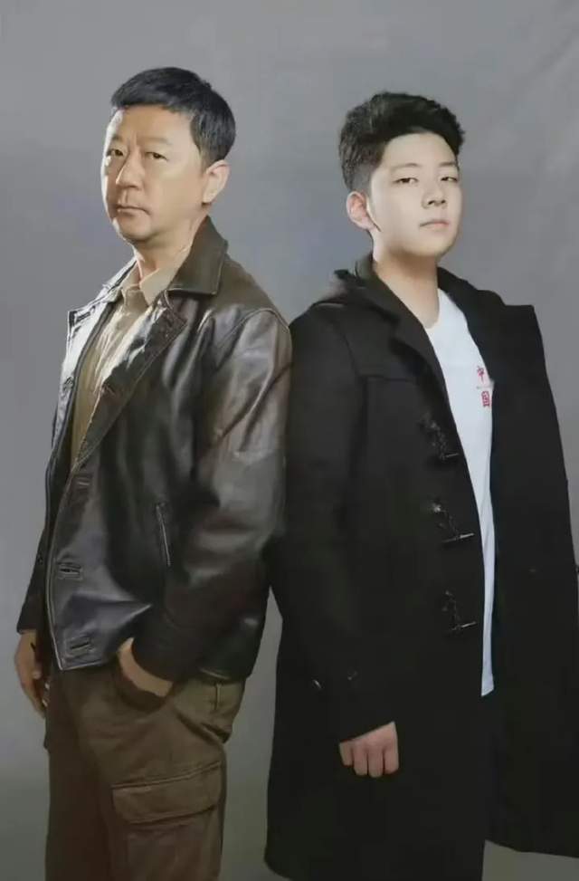 石头18岁生日照引发热议：星二代长大了