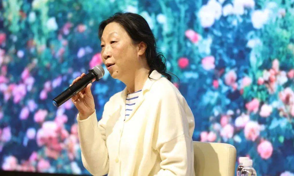 白蛇舞剧：现实与梦境的交融，白蛇舞剧：亦古亦今的艺术呈现