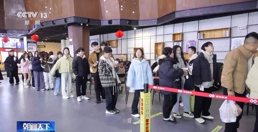 2025春节档电影热度持续：城市与县镇观影热潮 2025年春节档：从城市到县镇的观影盛景