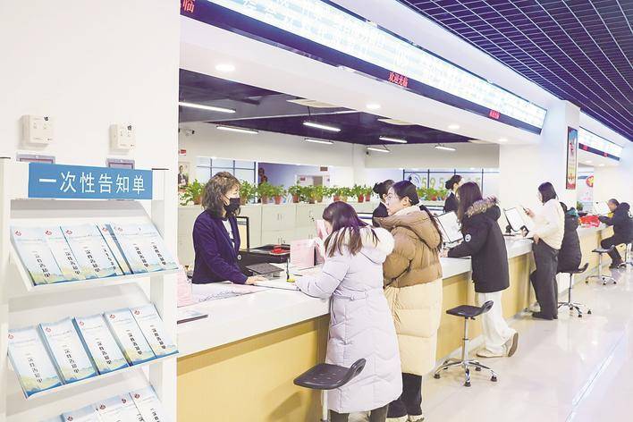 张家口桥西区政务服务新变革：高效便民的新环境 张家口桥西区政务服务：从“一事跑多窗”到“一窗办多事”