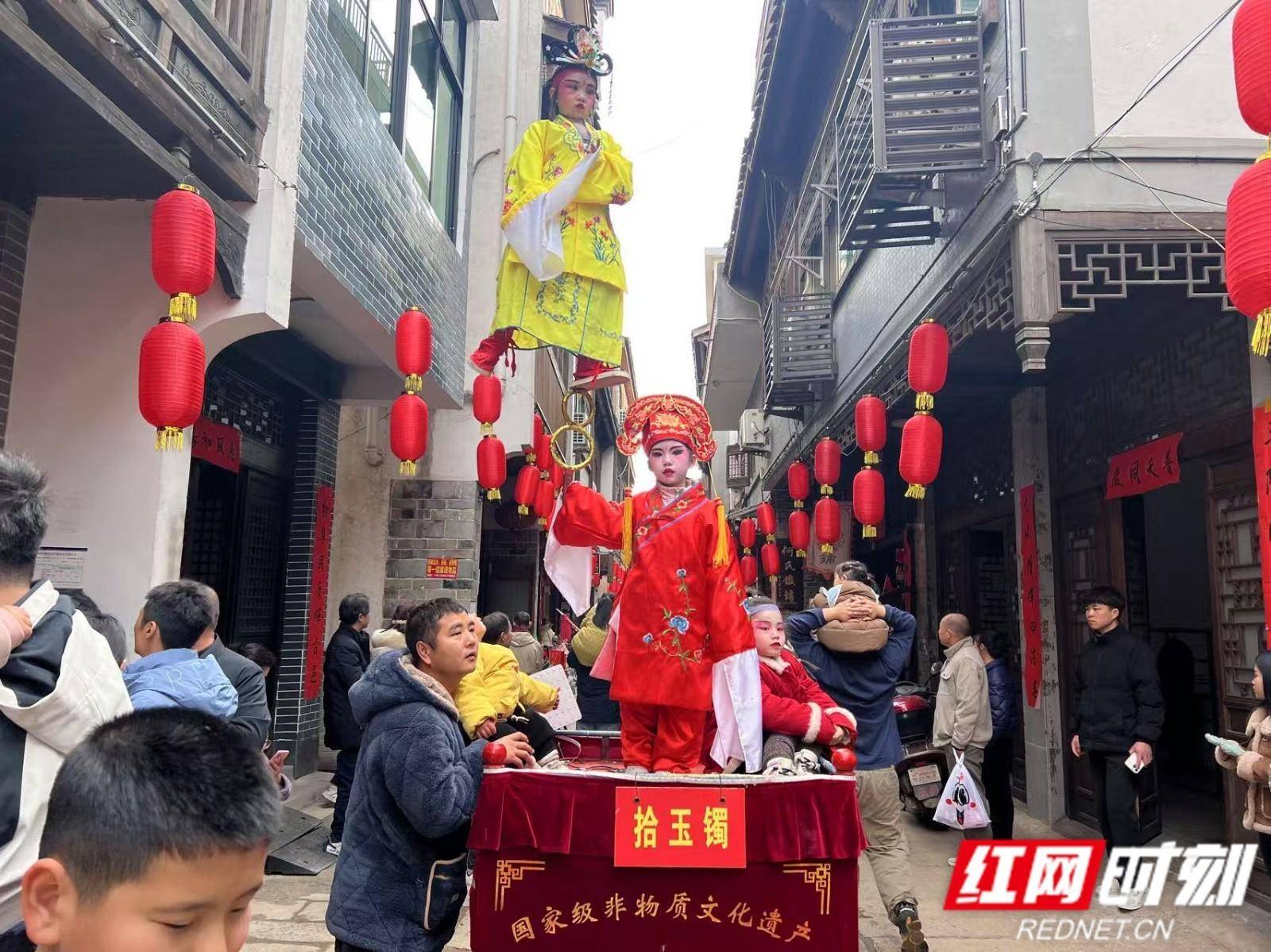 小演员扮孙悟空：长乐故事会的讨喜元素
