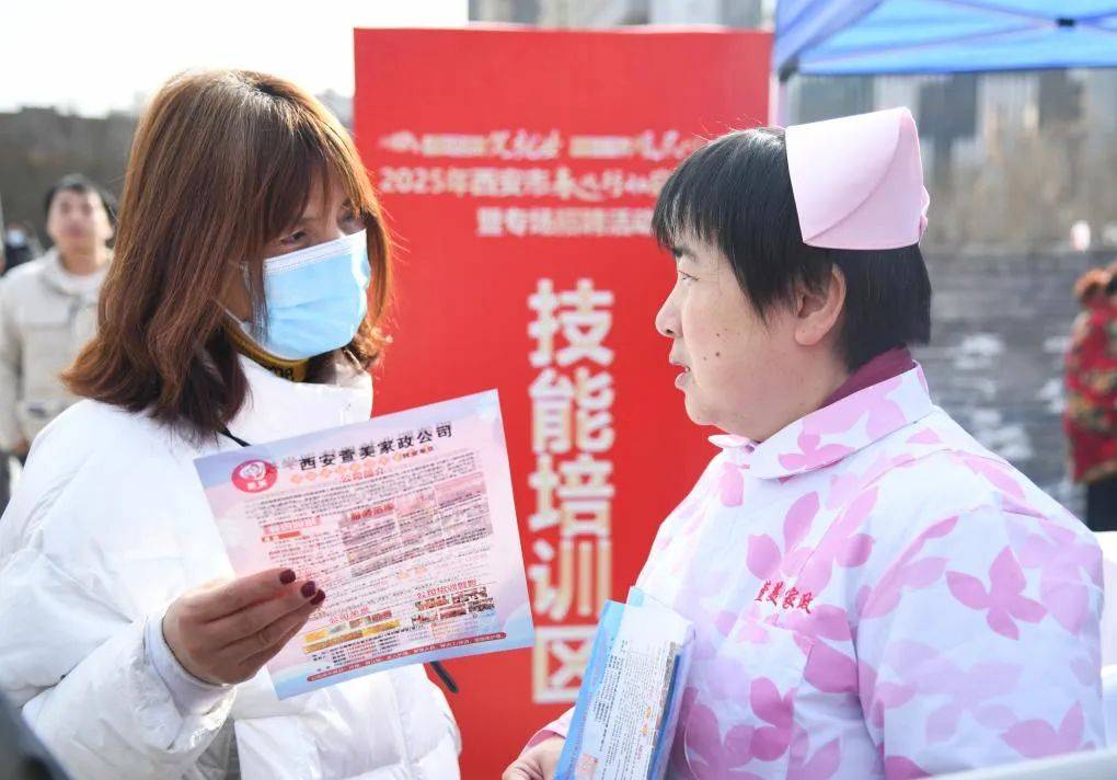 各地招聘会：就业与用工的“双向奔赴”