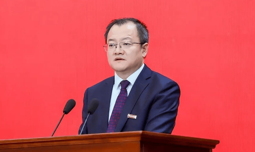 教育部副部长任免：杜江峰上任，何光彩卸任