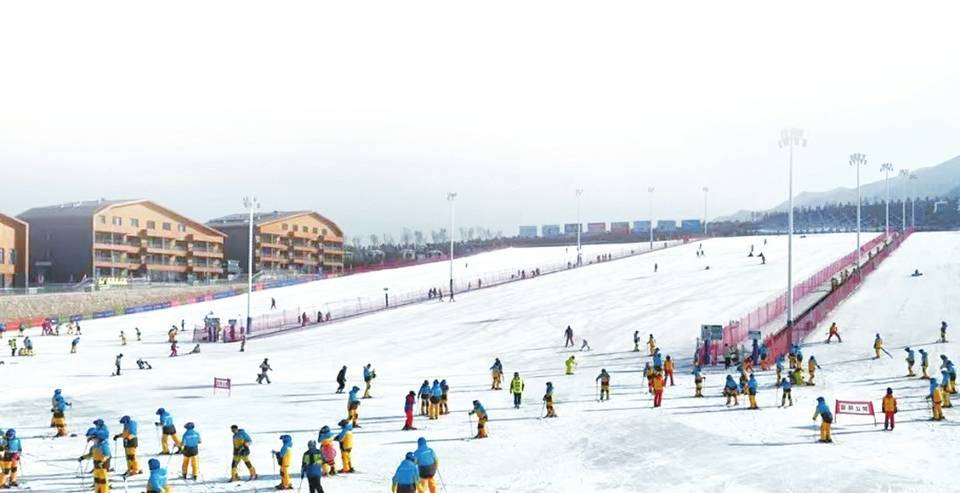 山西冰雪之旅：从活动到业态的全方位繁荣，山西冰雪季：丰富多彩的冰雪活动与创新业态