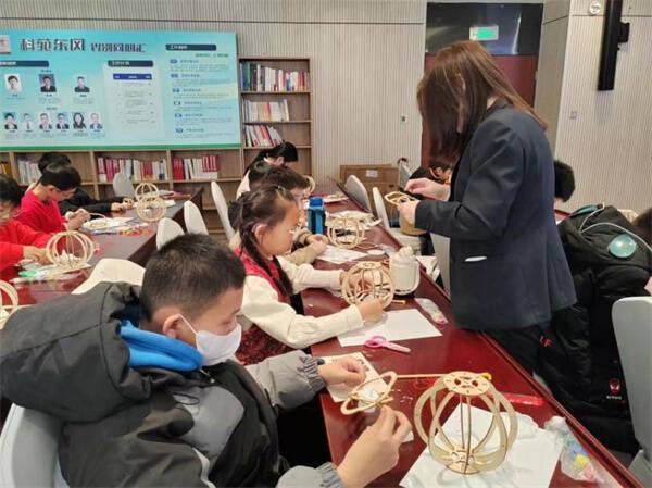 山东省科技馆寒假科普活动受热捧，多元活动精彩纷呈