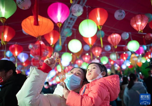 元宵佳节：传统习俗与美好寓意的盛宴，元宵节：赏灯、美食与新年新起点