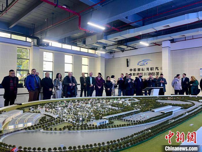 100多名跨国企业家成都考察：探寻投资合作机遇