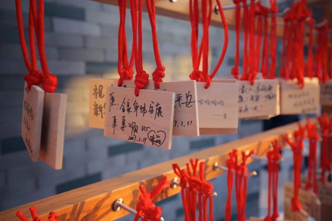 经典古诗里的兴奋之情全解析，徐志摩的情感诗篇与古诗中的喜乐对比