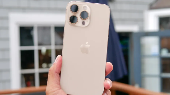iPhone用户换机新趋势：Pro系列为何更受青睐？，iPhone Pro系列换机快：二手市场与市场竞争的连锁反应