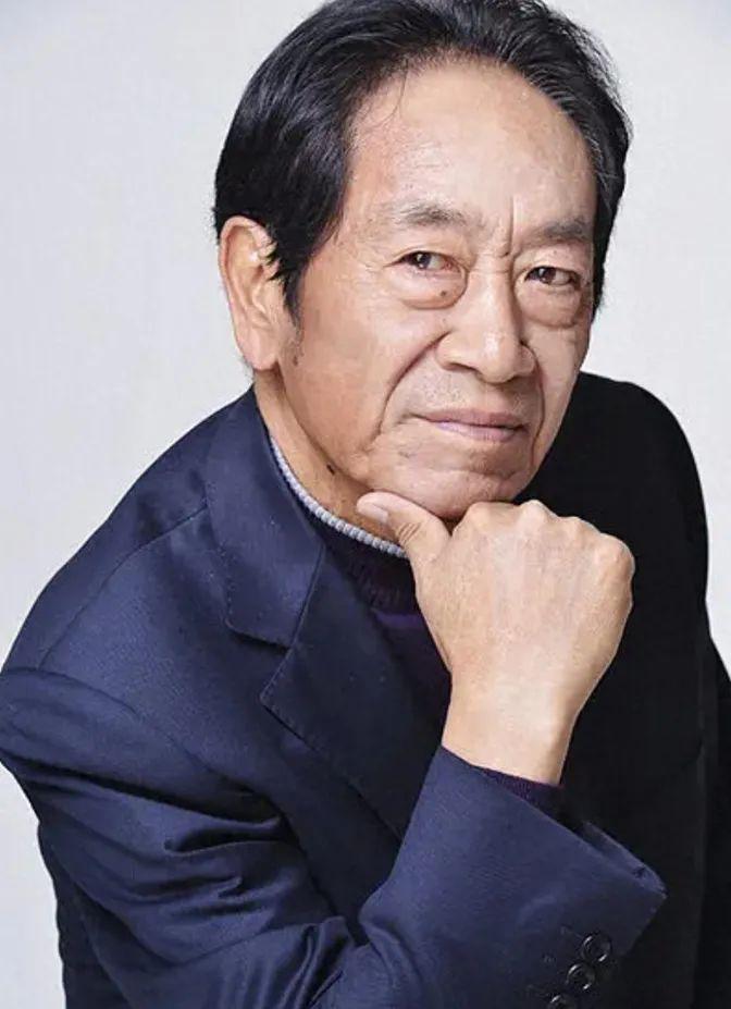 王奎荣：40岁逐梦演艺圈的励志传奇，王奎荣：梦想与爱情，年龄不是阻碍