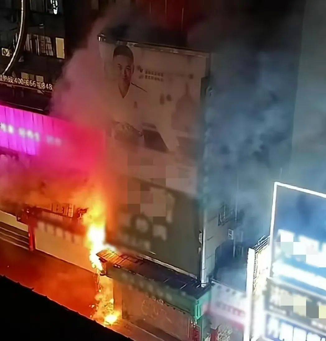长沙黄兴南路步行街门面起火，消防工作凸显重要性