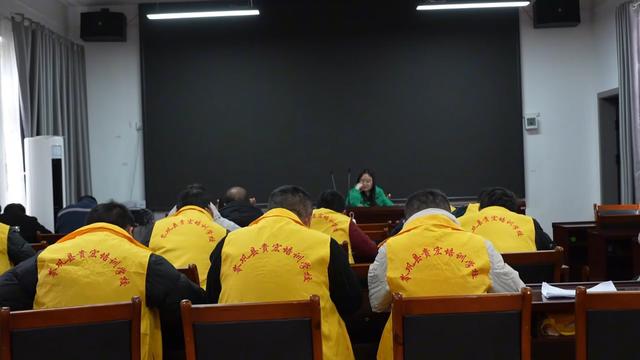 人大代表郑培坤：深入基层，为乡村振兴积极准备 郑培坤：扎根乡村，书写履职为民的精彩篇章