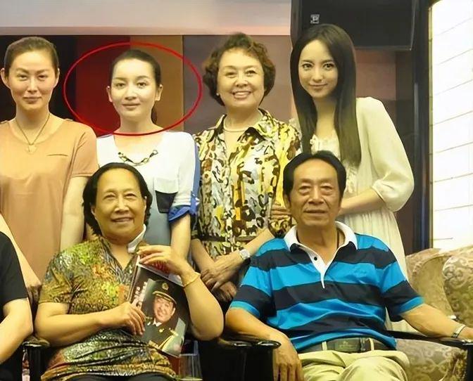王奎荣：40岁逐梦演艺圈的励志传奇，王奎荣：梦想与爱情，年龄不是阻碍