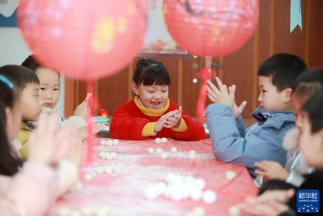 元宵佳节：传统习俗与美好寓意的盛宴，元宵节：赏灯、美食与新年新起点